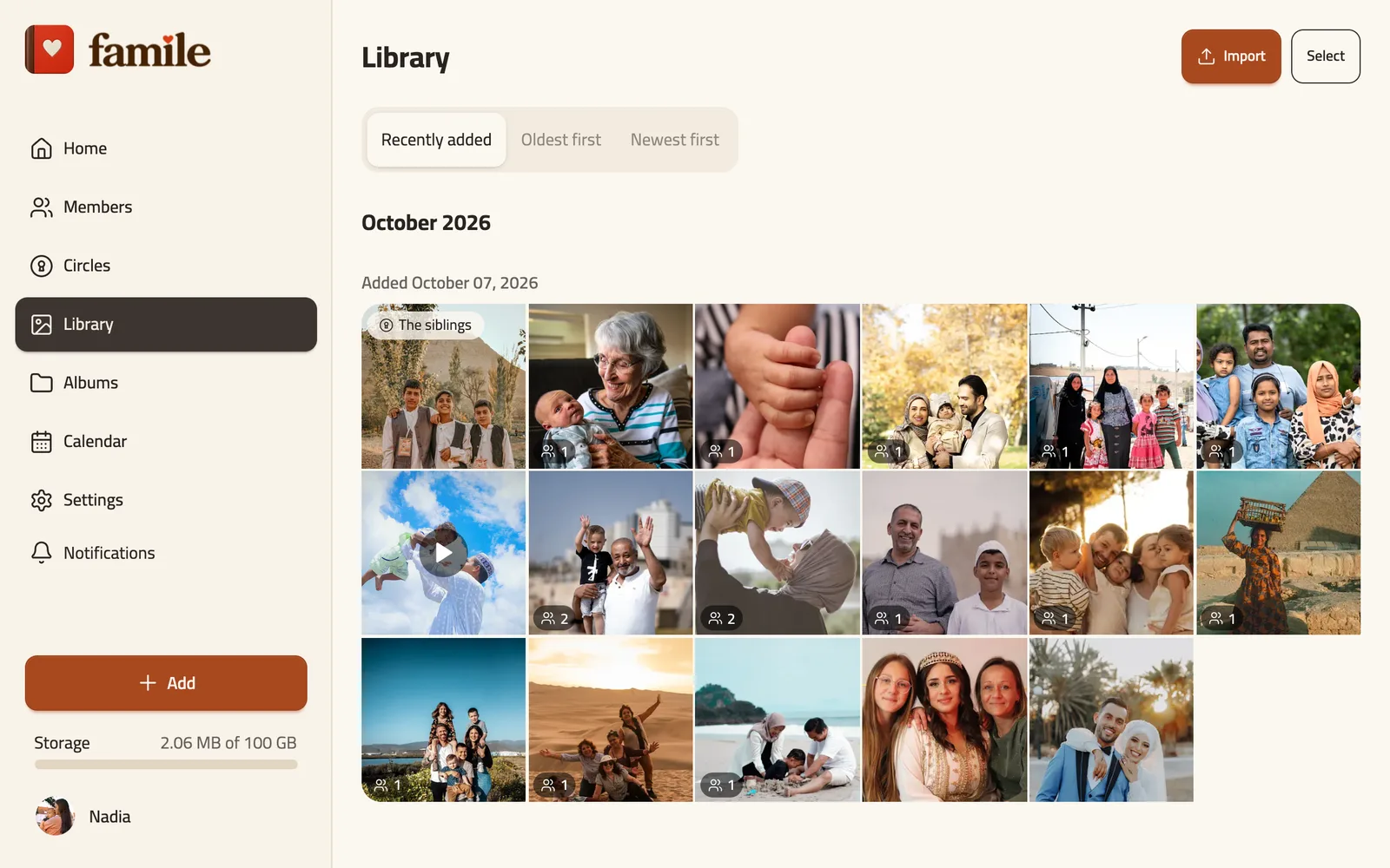 Famile on the web: the family's library, every photo and video by day